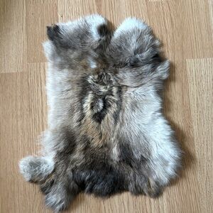 A272 set rabbit pelts